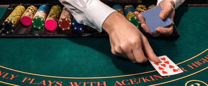 Poker Online vs Agen Darat: Mana yang Lebih Menjanjikan?